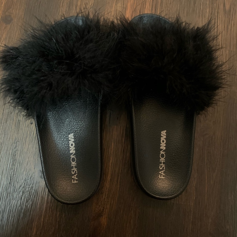 Fashion nova fluffy slides